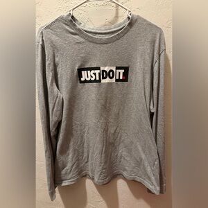 Men’s Nike Heather Gray Tee Size Large